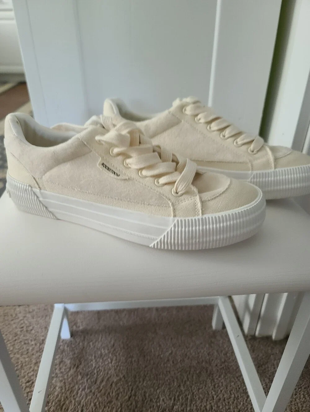 NEW ROCKET DOG-Cream Ivory Canvas Low Top Sneakers Size 10